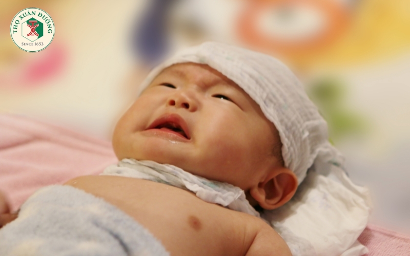 Động kinh ở trẻ sơ sinh với các cơn co giật cục bộ di chuyển