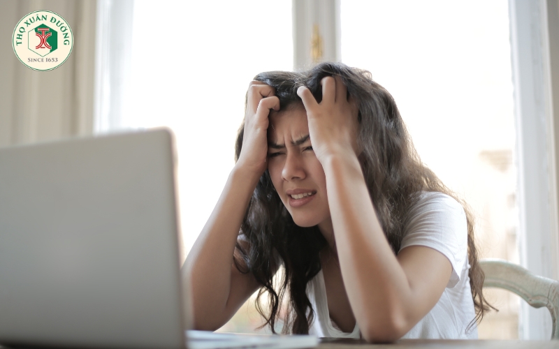 Căng thẳng và co giật không do động kinh